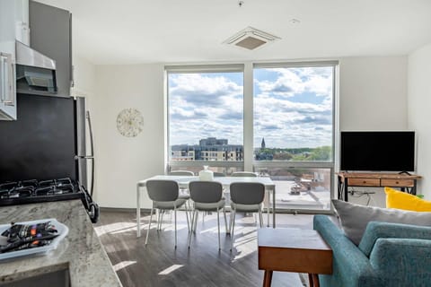 TV and multimedia, Living room, Seating area, Dining area, Evening entertainment