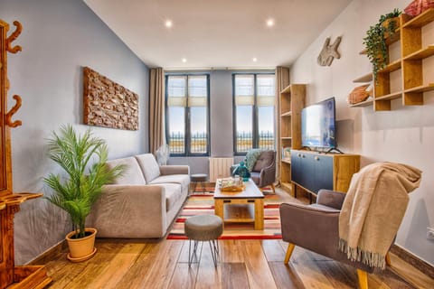 VILLA 139 LA VAGUE - FRONT DE MER - appartement contemporain et terrasse sur cour - 2 à 6 personnes - Rez-de-chaussée Apartment in Houlgate