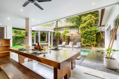 Patio, Garden, Kitchen or kitchenette, Dining area, Garden view, Pool view, Swimming pool