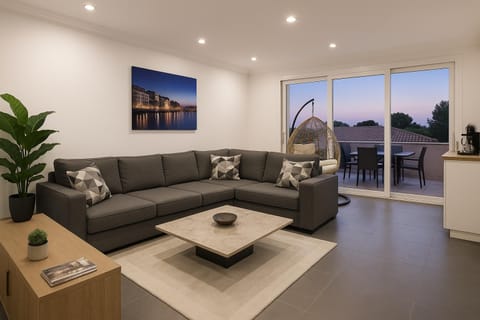 TV and multimedia, Kitchen or kitchenette, Living room, Seating area