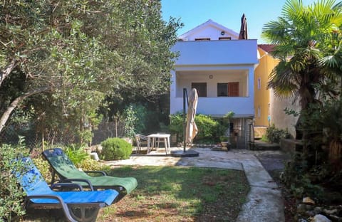 Property building, Spring, Day, Natural landscape, Garden view, sunbed