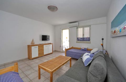 Bed, TV and multimedia, Living room, Bedroom