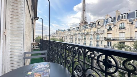 Suite 140m2 vue sur Tour Eiffel Apartment in Paris