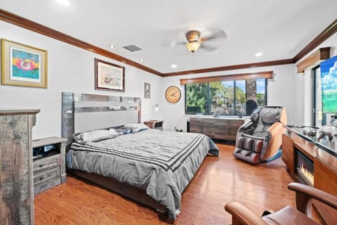 The Creek Resort - Revamped Chic 4BR Haven with Massive Pool, Hot Tub, and Outdoor Space Villa in Coconut Creek