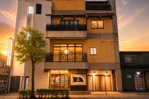 Property building, Day