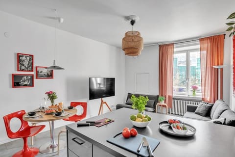 Red Bauhaus Kamppi Square 35m tram bus Wi-Fi Apartment in Helsinki