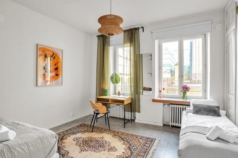 Red Bauhaus Kamppi Square 35m tram bus Wi-Fi Apartment in Helsinki