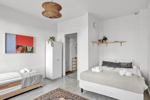 Red Bauhaus Kamppi Square 35m tram bus Wi-Fi Apartment in Helsinki