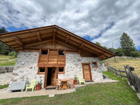 Property building, Patio, Day, Natural landscape, Garden view