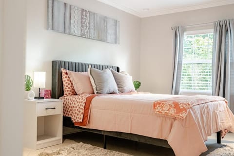 Cozy Retreat in the city House in Lakeland