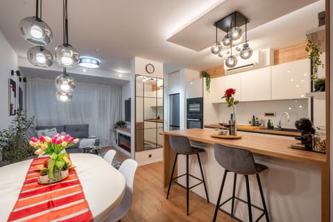 Kitchen or kitchenette, Living room, Decorative detail, Dining area