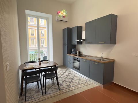 Balcony/Terrace, Kitchen or kitchenette, Seating area, Dining area, Communal kitchen, oven, stove, air conditioner