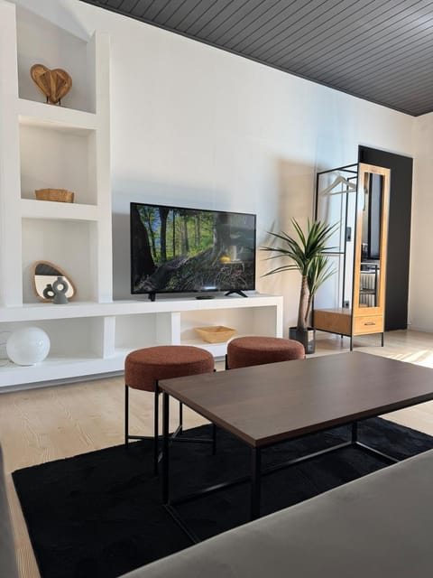 TV and multimedia, Living room, Seating area