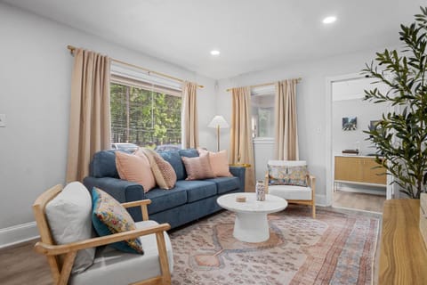 Living room, Decorative detail, Seating area