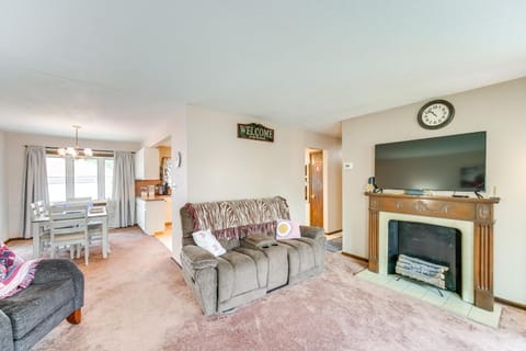 8 Mi to Cleveland Family Home with Fenced Backyard! House in Brooklyn