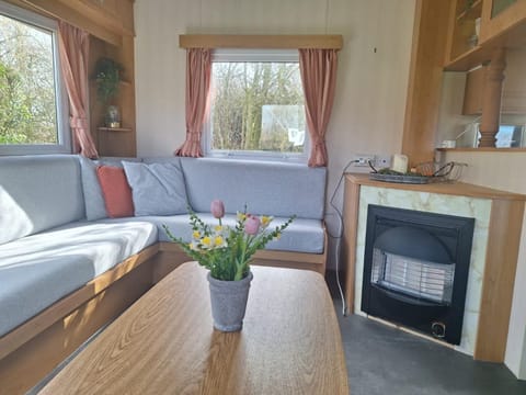 Gezellige Stacaravan nr 7 op Mini-Camping Klaproosje 4 personen Campground/ 
RV Resort in Zeeland, Netherlands