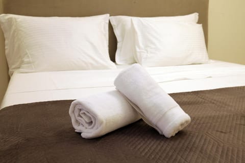 Bed, Bedroom, towels