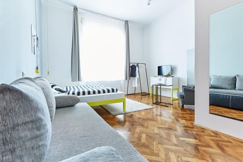Bed, TV and multimedia, View (from property/room), Photo of the whole room