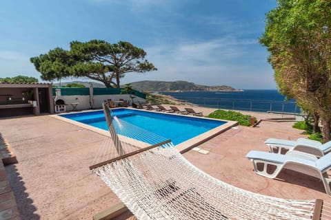 Belle villa avec accès direct à la mer Villa in Calvi