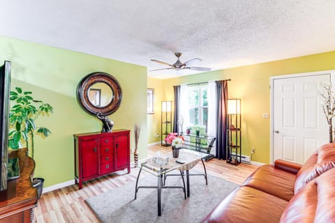 3 Mi to Dtwn Asheville Duplex with Spacious Yard! House in Asheville