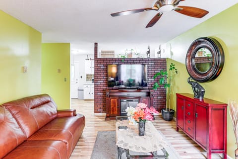 3 Mi to Dtwn Asheville Duplex with Spacious Yard! House in Asheville