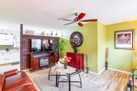 3 Mi to Dtwn Asheville Duplex with Spacious Yard! House in Asheville