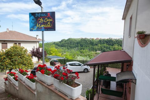 Property building, Natural landscape, Location, Parking