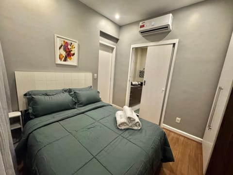 Bedroom, towels, air conditioner