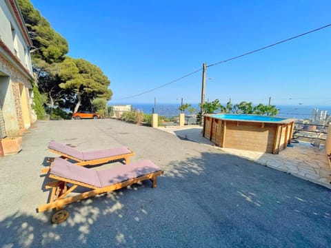 Pool view, Swimming pool, sunbed