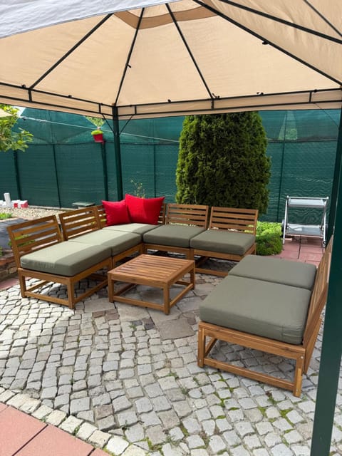 Svetionik Garden House in Novi Sad