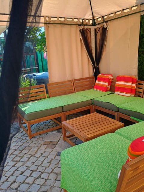 Svetionik Garden House in Novi Sad