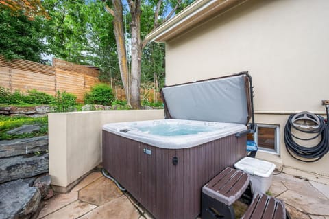 1010 Rosehill Dr House in Boulder