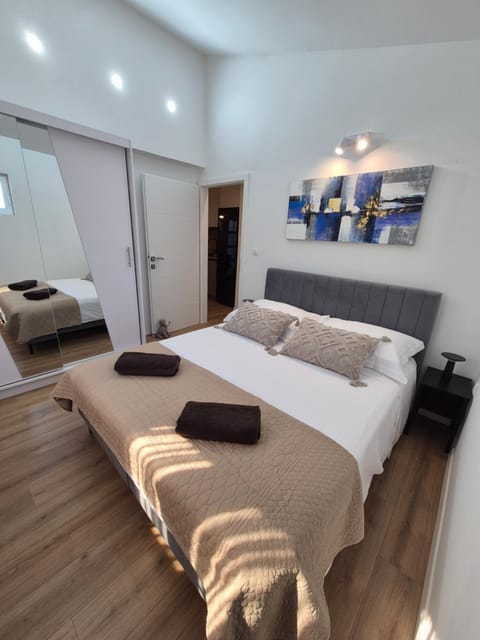 Bed, Photo of the whole room, Bedroom, wardrobe