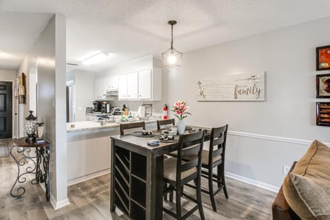 9 Mi to Moody AFB Newly Updated Condo Near Dining Apartment in Valdosta