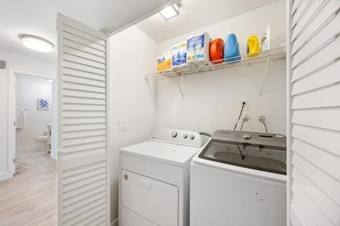 Modern Downtown Escape Sleeps 10 House in Sacramento