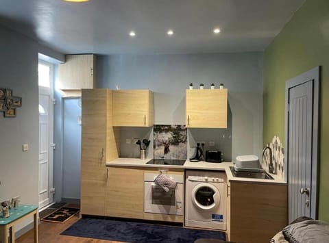 Kames Bay Couples Retreat House in England