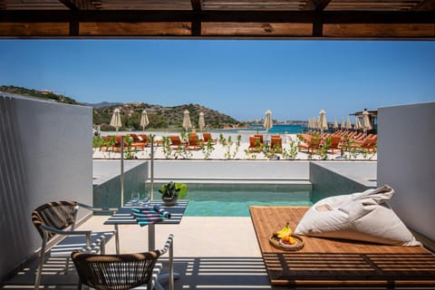 Balcony/Terrace, Pool view, Swimming pool