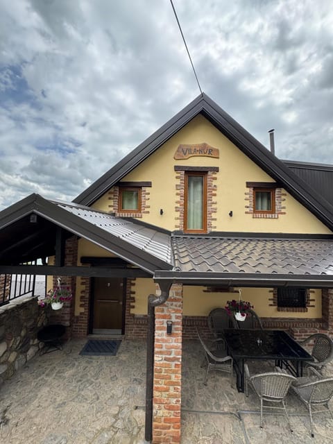 Property building, Patio, Day, Garden