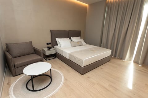 Bed, Living room, Photo of the whole room, Seating area, Bedroom