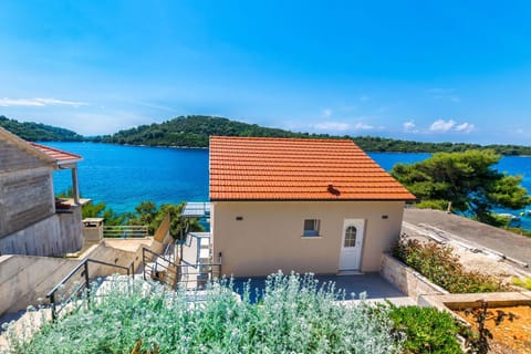Facade/entrance, Sea view