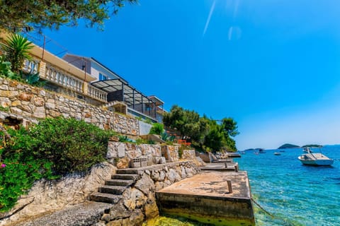 Facade/entrance, Sea view