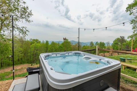 Sleeps 20 Hot Tub Outdoor Theater Putt Putt Games House in Swannanoa