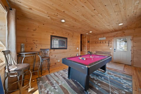 Western Wonder House in Beech Mountain