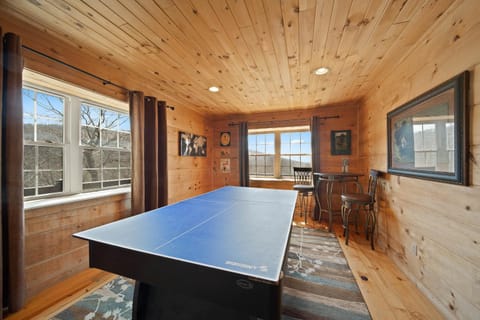 Western Wonder House in Beech Mountain