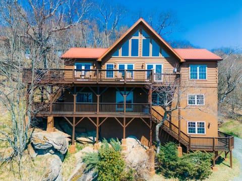 Western Wonder House in Beech Mountain