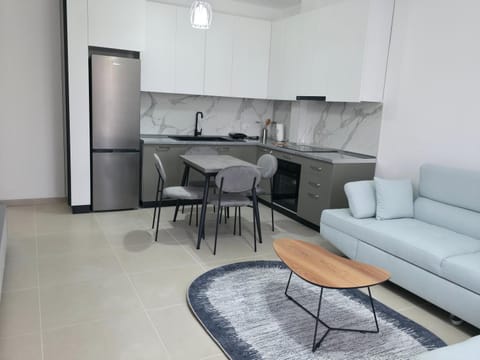 Kitchen or kitchenette, Living room, Seating area, Dining area, oven, stove