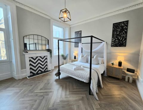 Bed, Other, Photo of the whole room, Bedroom, towels