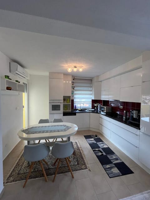 Kitchen or kitchenette, Dining area, dishwasher, oven, stove