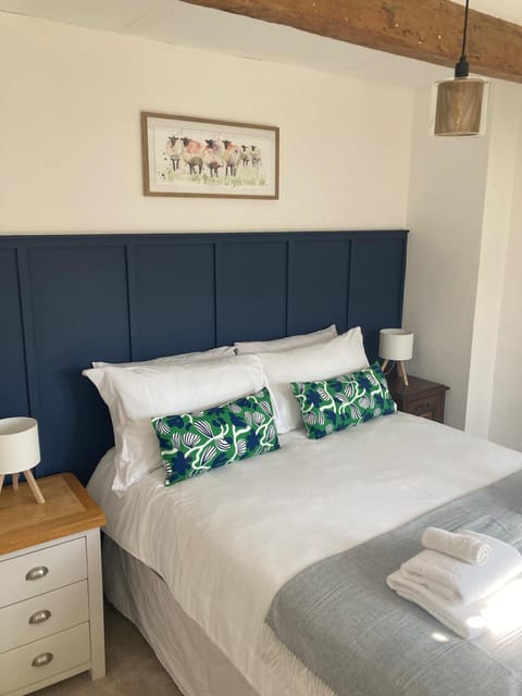 Hebden Bridge Riverside Cottage House in Hebden Bridge