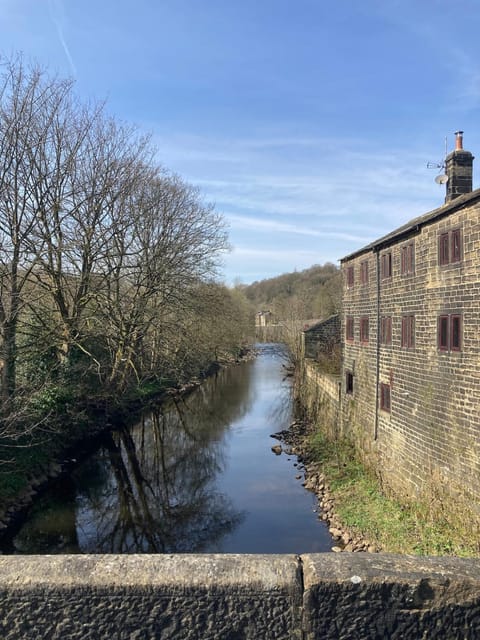 Hebden Bridge Riverside Cottage House in Hebden Bridge